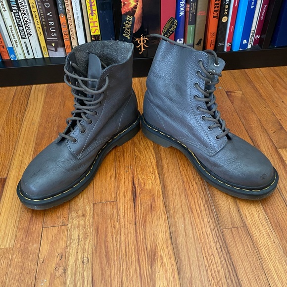 Dr. Martens Grey Pascal 8 eye boot size US women’s 8 - Picture 3 of 4